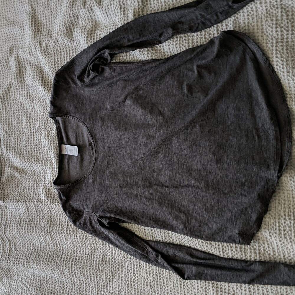 Athletic long sleeve top